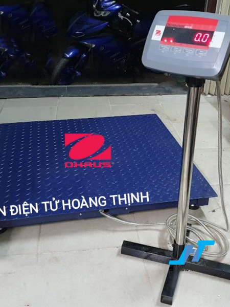 Cân sàn điện tử Ohaus chính hãng được CTY Cân Điện Tử Hoàng Thịnh cung cấp trên toàn quốc, báo giá cân sàn Ohaus gọi 0966.105.408 để được giảm giá 10% hôm nay