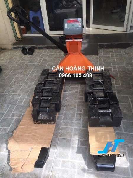 Cân xe nâng 500kg Ohaus chính hãng được CTY Cân Điện Tử Hoàng Thịnh cung cấp trên toàn quốc, báo giá cân xe nâng 500kg Ohaus gọi 0966.105.408