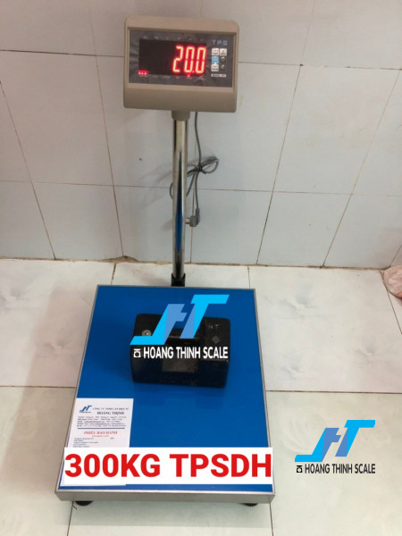 Cân điện tử 300kg TPSDH chính hãng được CTY Cân Điện Tử Hoàng Thịnh cung cấp trên toàn quốc, báo giá cân 300kg TPSDH gọi 0966.105.408 để được giảm giá 10% hôm nay